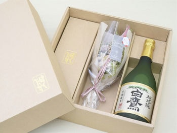 商品イメージのサムネイル　【ミニブーケ入り】生もと・吟醸純米 超特撰白鷹