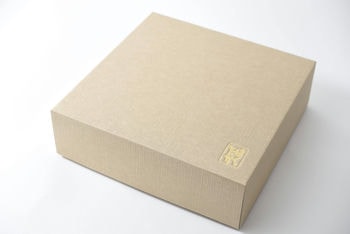 商品イメージのサムネイル　【白鷹】大吟醸純米・純米焼酎飲み比べ2本+ミニブーケセット