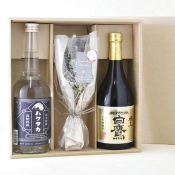 商品イメージのサムネイル　【白鷹】大吟醸純米・純米焼酎飲み比べ2本+ミニブーケセット