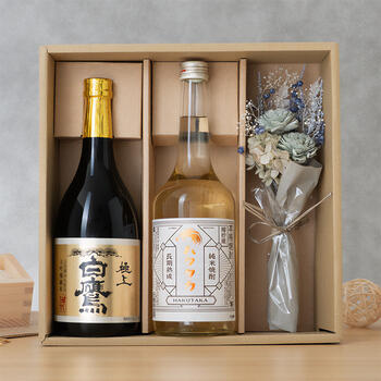 商品イメージのサムネイル　【ミニブーケセット】大吟醸純米・樽貯蔵純米焼酎飲み比べ2本セット