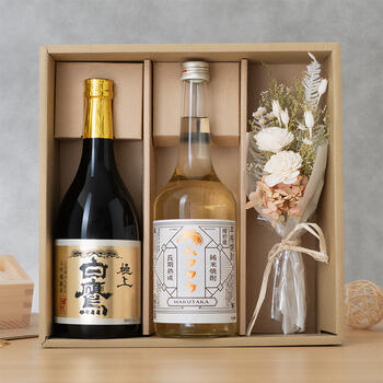 商品イメージのサムネイル　【ミニブーケセット】大吟醸純米・樽貯蔵純米焼酎飲み比べ2本セット