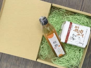 商品イメージ　【1年産】信州桃太郎みそ＆柿酢セット